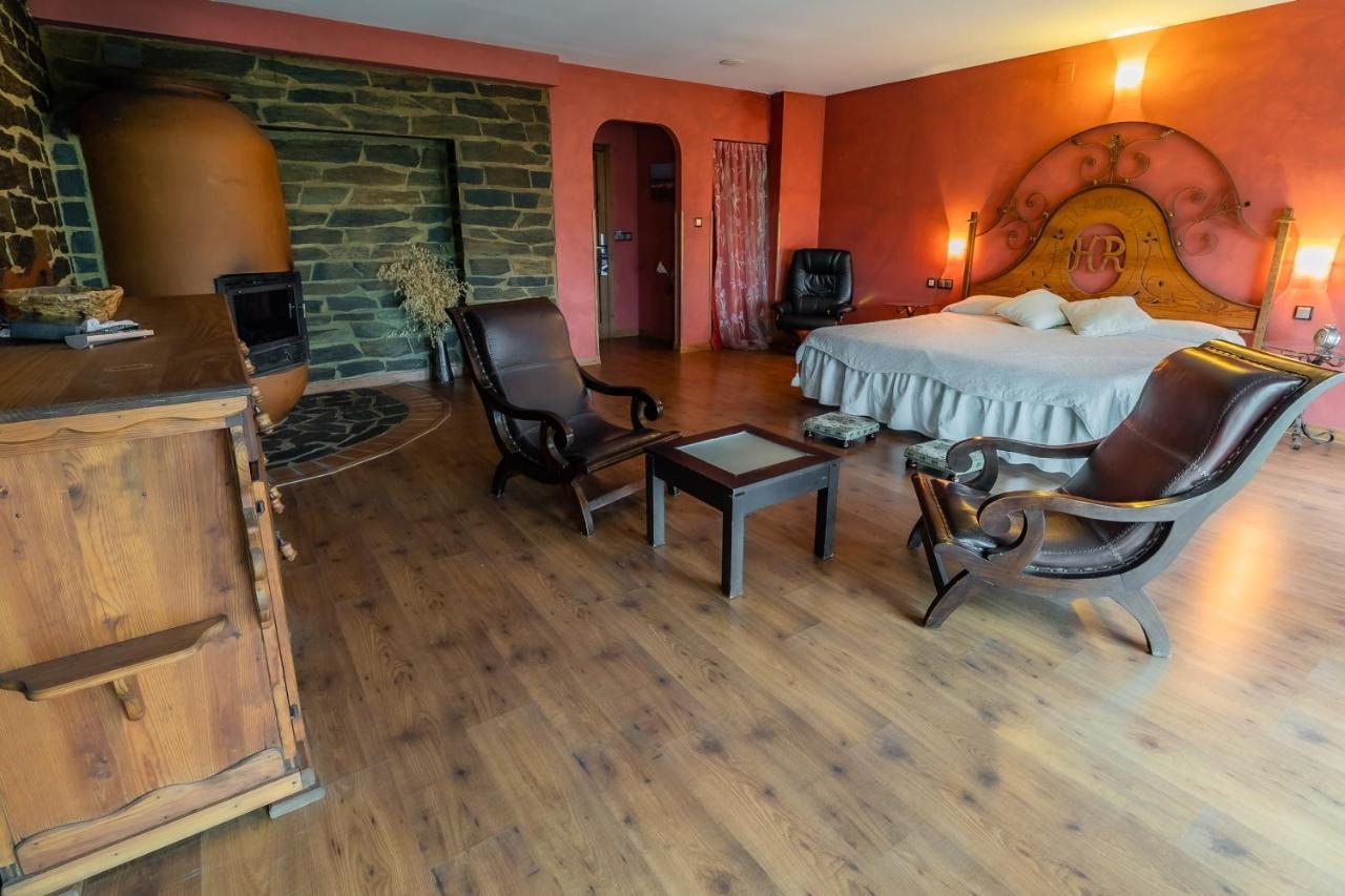 Hotel Rural El Labriego By Vivere Stays Plasenzuela ภายนอก รูปภาพ